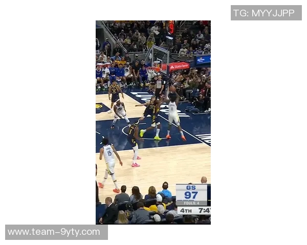 曾凡博防守贾里德巴特勒失误被罚犯规瞬间回顾