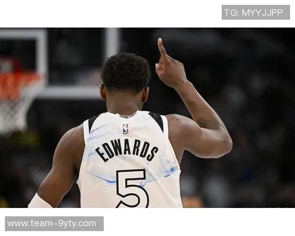爱德华兹状态火热连续五场得分30以上场均372分命中率高达561三分命中率接近49