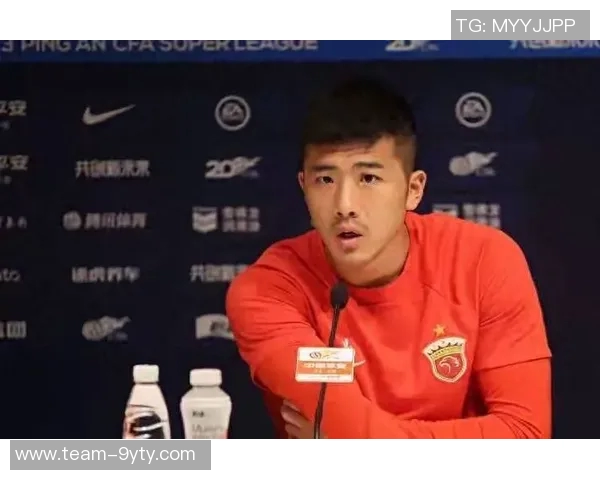 李圣龙选择留在海港B队踢球背后的原因与其他选择分析