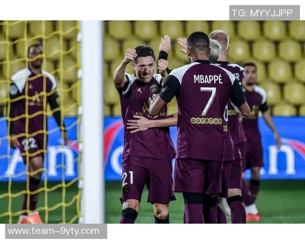 黄蜂连胜势不可挡领跑联盟老鹰紧随其后展现强劲状态 黄蜂连胜势不可挡领跑联盟老鹰紧随其后展现强劲状态